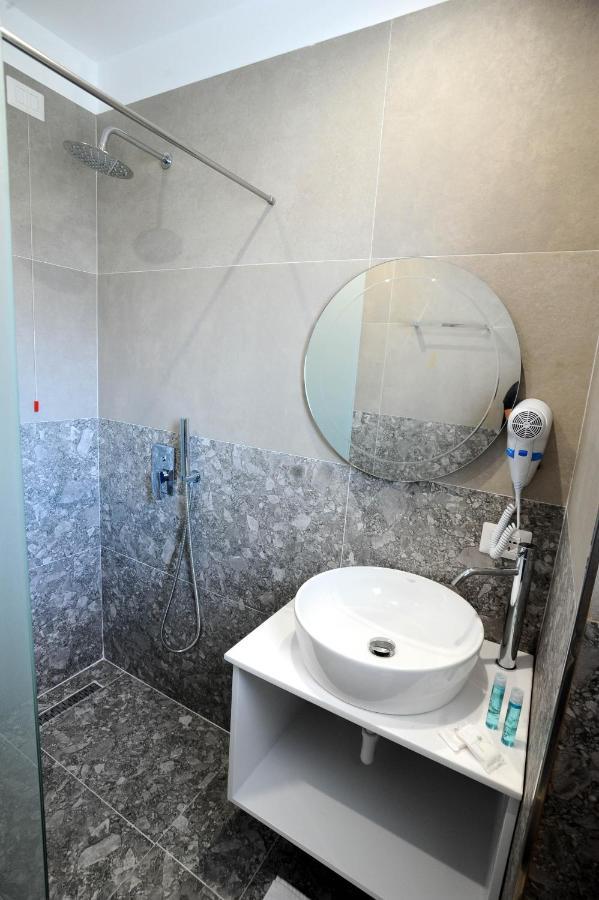 Afrodite Suites Саранда Екстер'єр фото